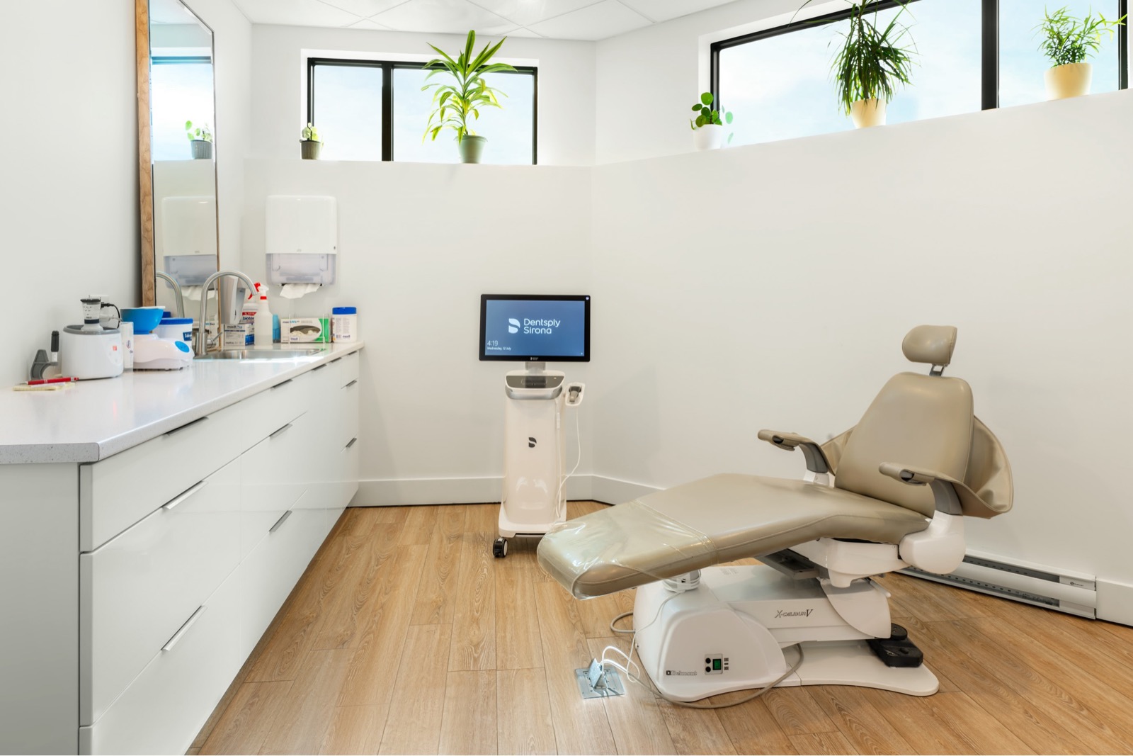 Denture examination room